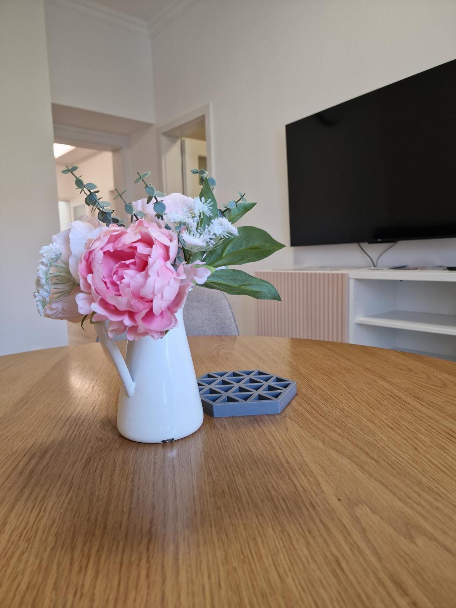 Old Town Apartment - 2 Bedrooms Братислава Экстерьер фото