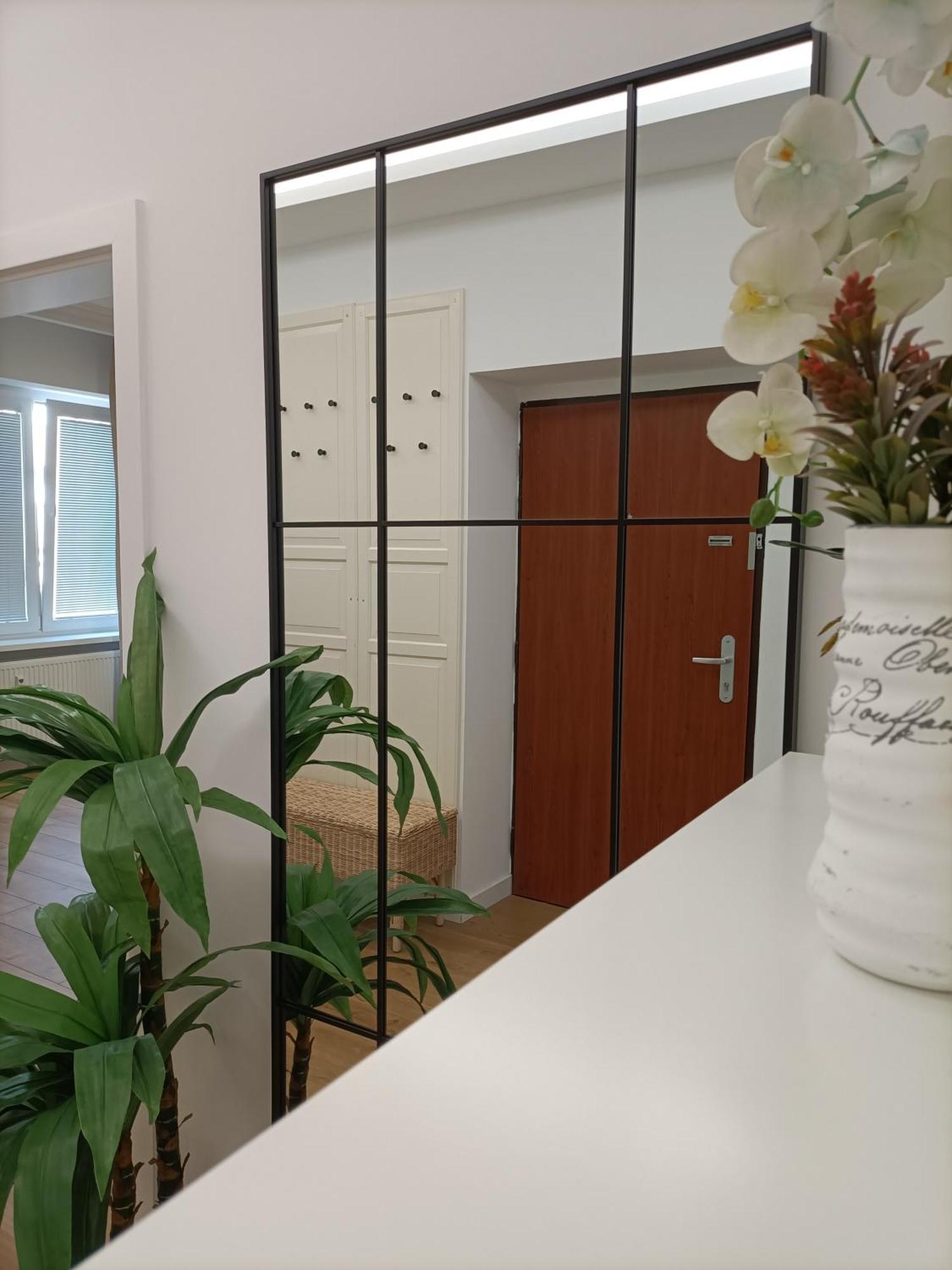 Old Town Apartment - 2 Bedrooms Братислава Экстерьер фото